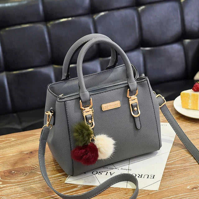 Bolsa Feminina de Couro com Chaveiro de Brinde