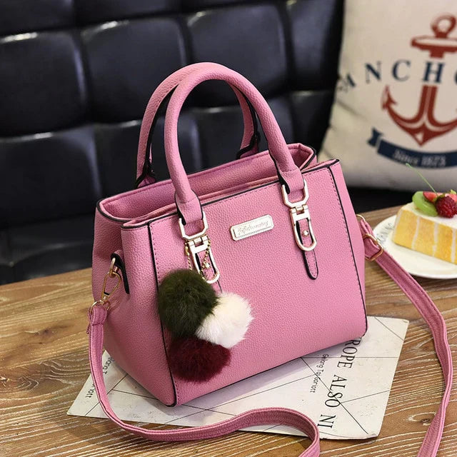 Bolsa Feminina de Couro com Chaveiro de Brinde