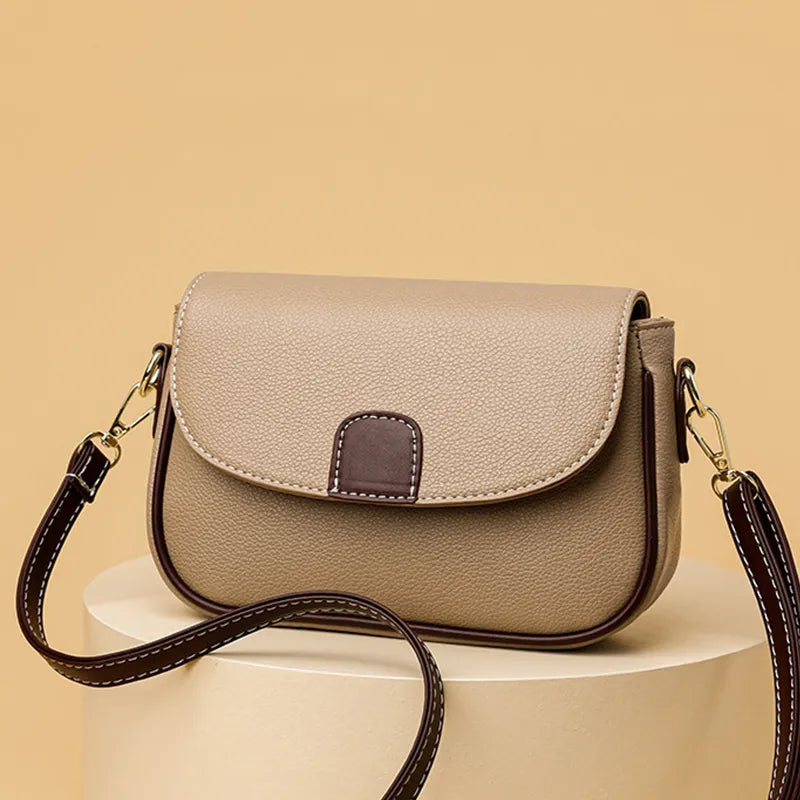 Bolsa Feminina de Couro Legítimo Compacta