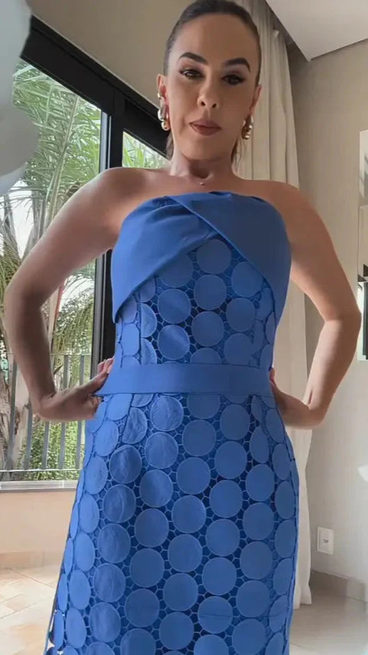 Vestido Serena – Um Toque de Modernidade e Glamour!